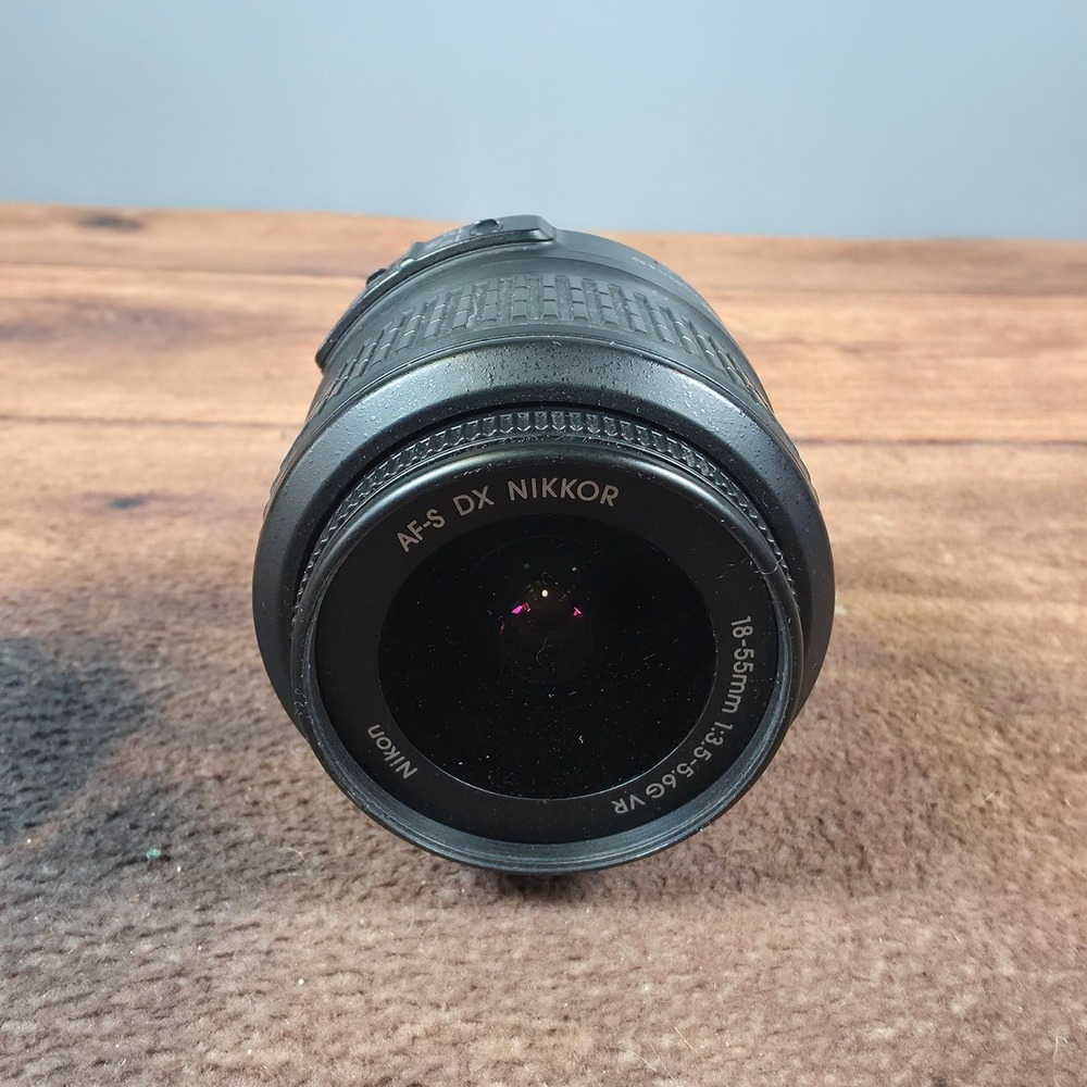 Nikon AF-S DX Nikkor 18-55mm f/3.5-5.6G VR Lens Black Good Vibration Reduction